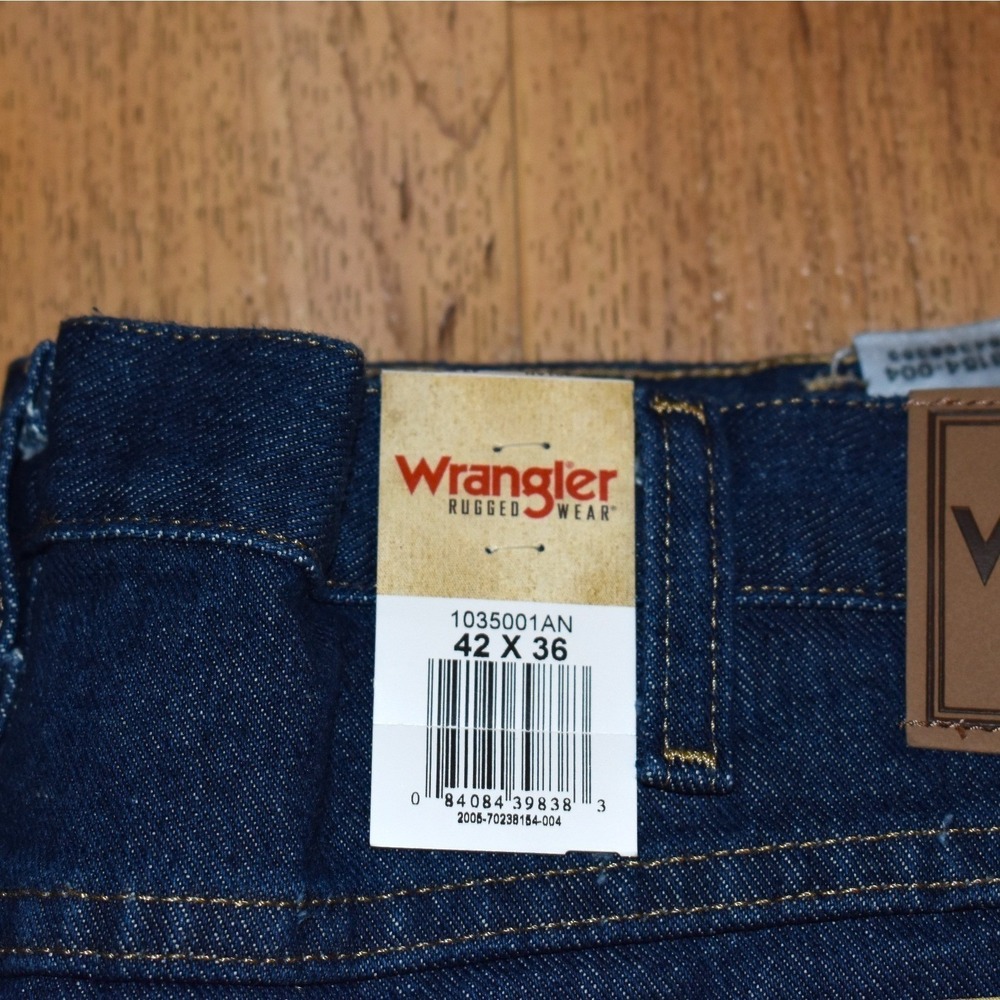 Wrangler Rugged Wear Jeans Mens 42x36 Blue NEW Relaxed Fit 1035001AN - Picture 4 of 5